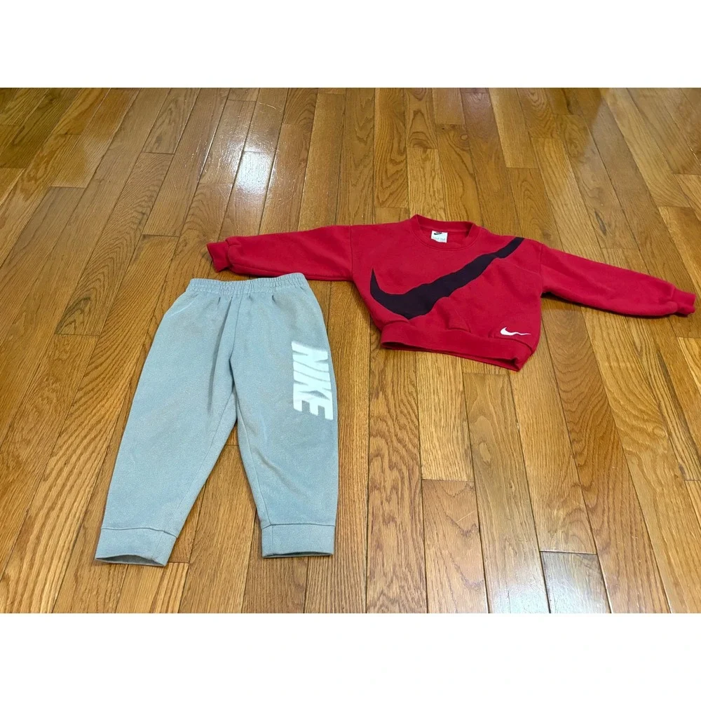 Nike Kids Therma-FIT Red Crewneck Sweatshirt & Gray Joggers Tracksuit Set 4T - Picture 1 of 6